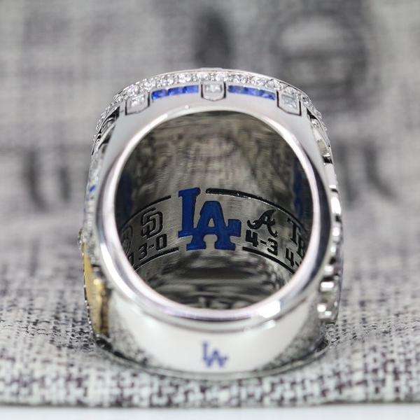 LA Dodgers Champions Ring Baseball Collection w the Box